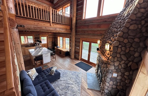 The Dalles Cabin | Mosier Log Cabin, Mt Adams View, Great location!