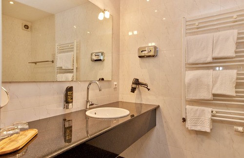Bernkastel Hotel | Discover Mosintos Römischer Kaiser: Family-Friendly Retreat