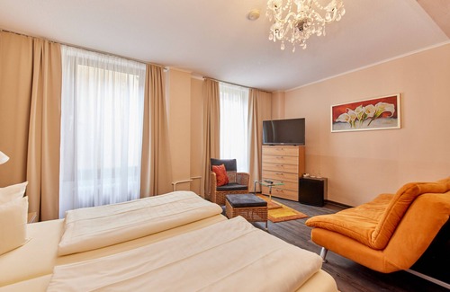 Bernkastel Hotel | Discover Mosintos Römischer Kaiser: Family-Friendly Retreat