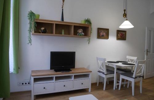 Karlovy Vary Apartment | Discover Moskevská 40: Family-Friendly & Guest Rated 9.6