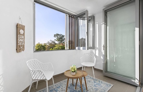 Mosman Apartment | Mosman - MOS25 - Military Road - Modern 1BR + Study with Sunroom Parking Near Cafes Transport