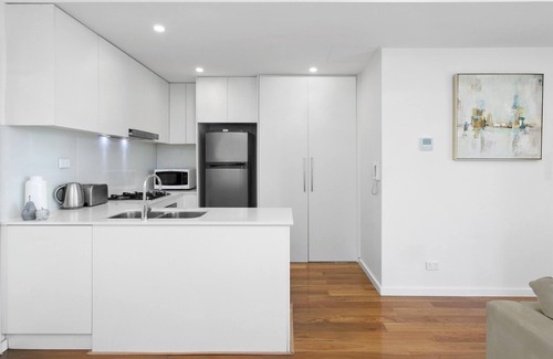 Mosman Apartment | Modern 1 Bedroom Unit in Mosman with Family-Friendly Amenities