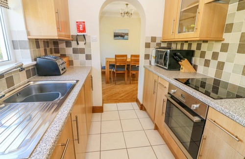 Milnthorpe House | Pet-Friendly MOSS COTE with Beautiful Garden in Milnthorpe