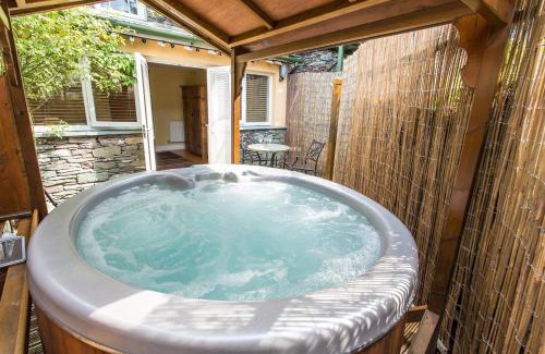 Grasmere House | Experience Moss Grove Organic: 5-Star Comfort & Hot Tub