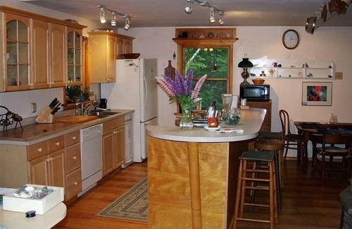 Boothbay Cabin | Cozy Mossy Glen Lodge: Log Cabin by brook with hammock