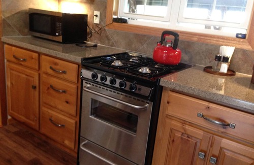 Kurtistown Apartment | Convenient Base to Discover All That Puna Offers