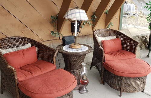 Shady Cove Cottage | Captivating River Views with Family-Friendly Amenities