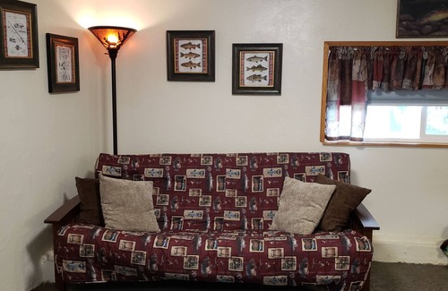Shady Cove Cottage | Captivating River Views with Family-Friendly Amenities