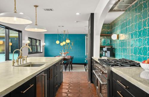 Riverside Villa | Most EPIC Austin Experience! La Dolce Vita Villa