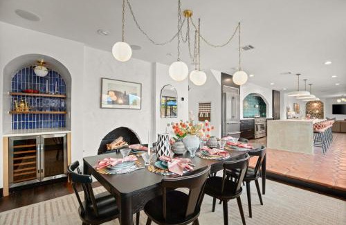 Riverside Villa | Most EPIC Austin Experience! La Dolce Vita Villa