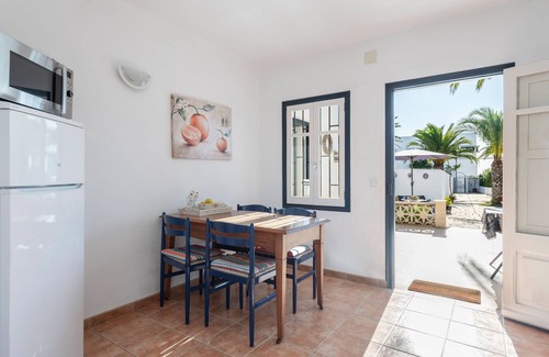 Vinaros House | Oceanfront Escape at Belvilla by OYO Casa Myjoli