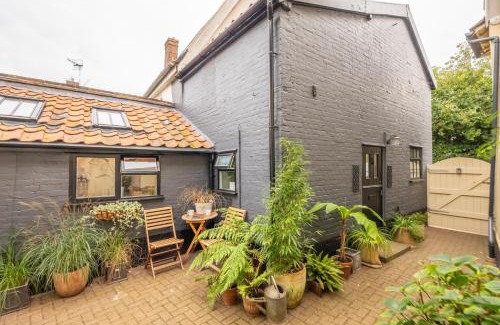 Framlingham House | Romantic Getaway at Number Four Cottage in Suffolk