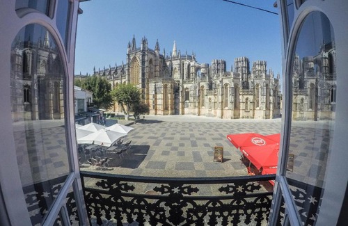 Batalha Apartment | Scenic Mosteiro View: Perfect Spot for Family Getaways