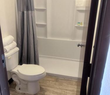 Lordsburg Hotel | Budget-Friendly Motel 10: Ideal for Families and Pets