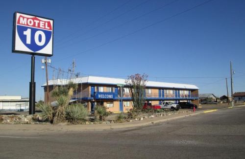 Lordsburg Hotel | Budget-Friendly Motel 10: Ideal for Families and Pets