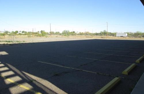 Lordsburg Hotel | Budget-Friendly Motel 10: Ideal for Families and Pets