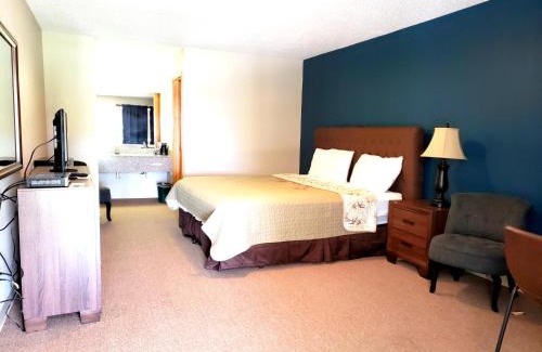 Calhoun Hotel | Pet-Friendly Comfort at Motel 103: Rated 8/10 by Guests