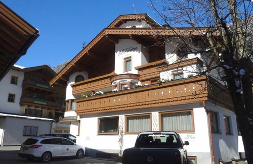 Lanersbach House | Cozy Motel for Two - Guest Rated 9/10 Experience