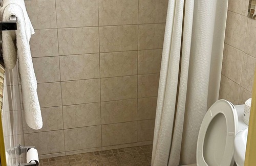 Tampa Hotel | Cozy Motel 301: Family-Friendly with Spa & Breakfast