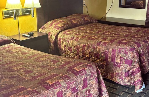 Tampa Hotel | Cozy Motel 301: Family-Friendly with Spa & Breakfast