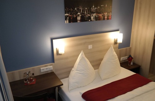 Geseke Hotel | Comfortable Stay at Motel 44 with Breakfast Included