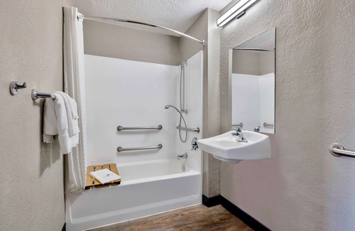 Northeast Anaheim Hotel | Budget-Friendly Motel 6 Anaheim: Family & Spa Amenities