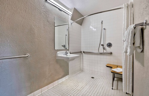 Northeast Anaheim Hotel | Budget-Friendly Motel 6 Anaheim: Family & Spa Amenities