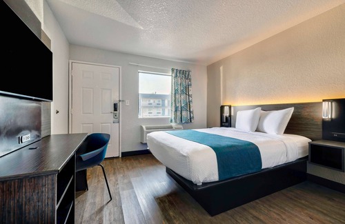 Northeast Anaheim Hotel | Budget-Friendly Motel 6 Anaheim: Family & Spa Amenities
