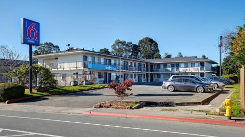 Pacific Hotel | Pet-Friendly Motel 6 in Arcata, CA Near Cal Poly Humboldt