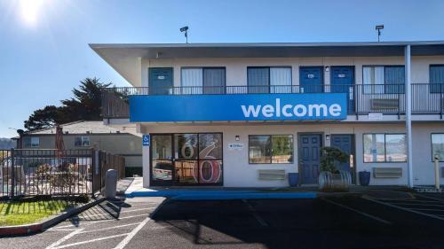 Pacific Hotel | Pet-Friendly Motel 6 in Arcata, CA Near Cal Poly Humboldt