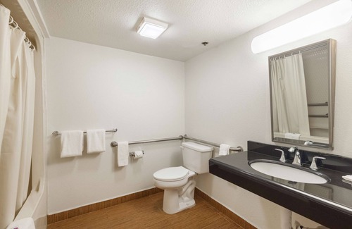 North Auburn Hotel | Convenient Motel 6 Auburn, CA with Pool and Breakfast