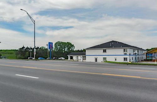 Augusta Hotel | Pet-Friendly Motel 6 in Augusta, KS - Rated 7.6/10