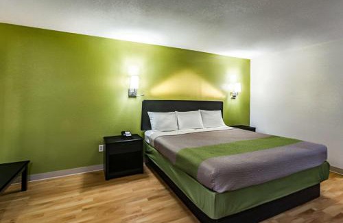 Augusta Hotel | Pet-Friendly Motel 6 in Augusta, KS - Rated 7.6/10