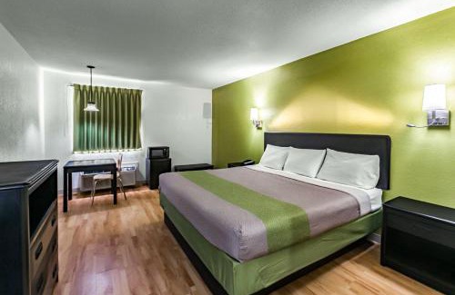 Augusta Hotel | Pet-Friendly Motel 6 in Augusta, KS - Rated 7.6/10