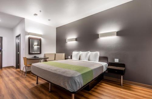 Montopolis Hotel | Comfortable Motel 6 Austin Airport with Family-Friendly Amenities