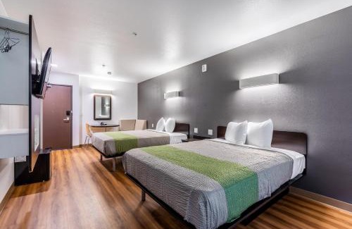 Montopolis Hotel | Comfortable Motel 6 Austin Airport with Family-Friendly Amenities