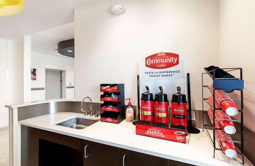 Montopolis Hotel | Comfortable Motel 6 Austin Airport with Family-Friendly Amenities
