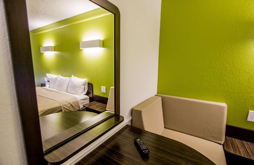 St. Johns Hotel | Budget-Friendly Motel 6 in Vibrant Midtown Austin