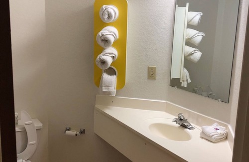 Avoca Hotel | Cozy Motel 6 Avoca, IA – Breakfast and Family Friendly
