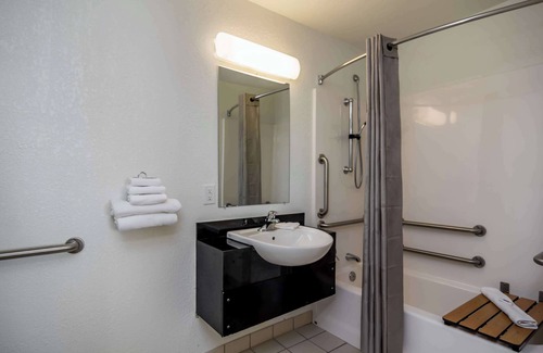 Bellmead Hotel | Convenient Motel 6 in Bellmead, TX - Near Waco Attractions