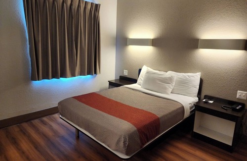 Biloxi Hotel | Budget-Friendly Motel 6 Biloxi, MS - Enjoy Pool & Breakfast