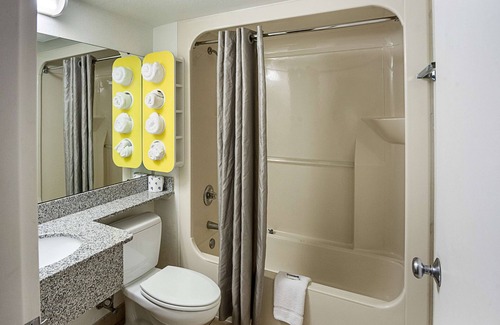 Binghamton Hotel | Comfortable Stay at Motel 6 Binghamton, NY with Breakfast