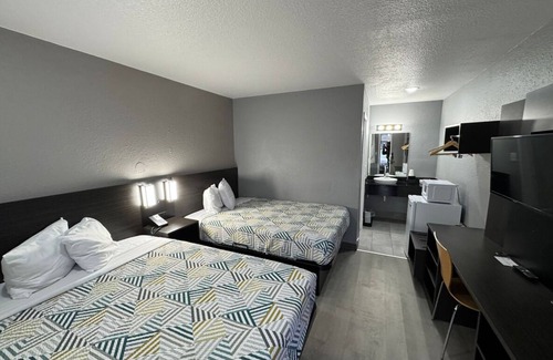 Bismarck Hotel | Family-Friendly Motel 6 in Bismarck with Pool & Breakfast