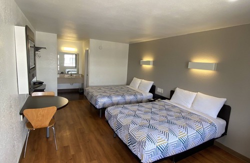 Bryan Hotel | Budget-Friendly Motel 6 Bryan, TX - Family-Friendly Amenities
