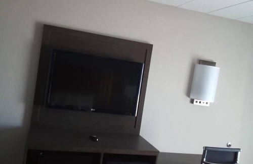 Burlington Hotel | Convenient Motel 6 Burlington, NC - Family-Friendly Amenities