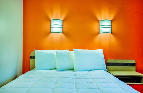 Burlington Hotel | Comfortable Motel 6 in Burlington with Essential Amenities