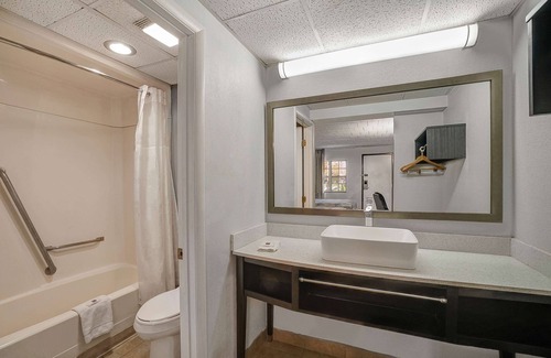 Carlisle Hotel | Budget-Friendly Motel 6 Carlisle with Family Amenities