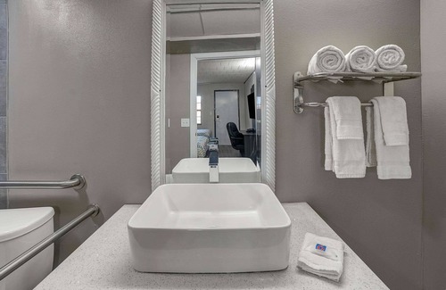 Carlisle Hotel | Budget-Friendly Motel 6 Carlisle with Family Amenities