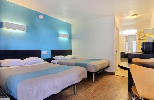 Carlsbad Hotel | Pet-Friendly Motel 6 in Carlsbad, NM with Pool Access