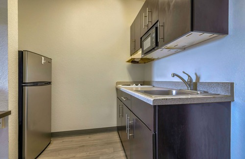 Cedar Park Hotel | Relaxing Motel 6 Cedar Park, TX: Pool & Breakfast Included